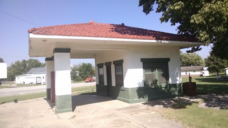 Family Market and Soda Fountain, Howard, KS