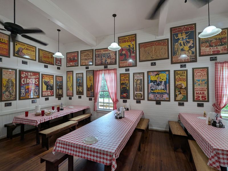 Family-Style Dining With Strangers