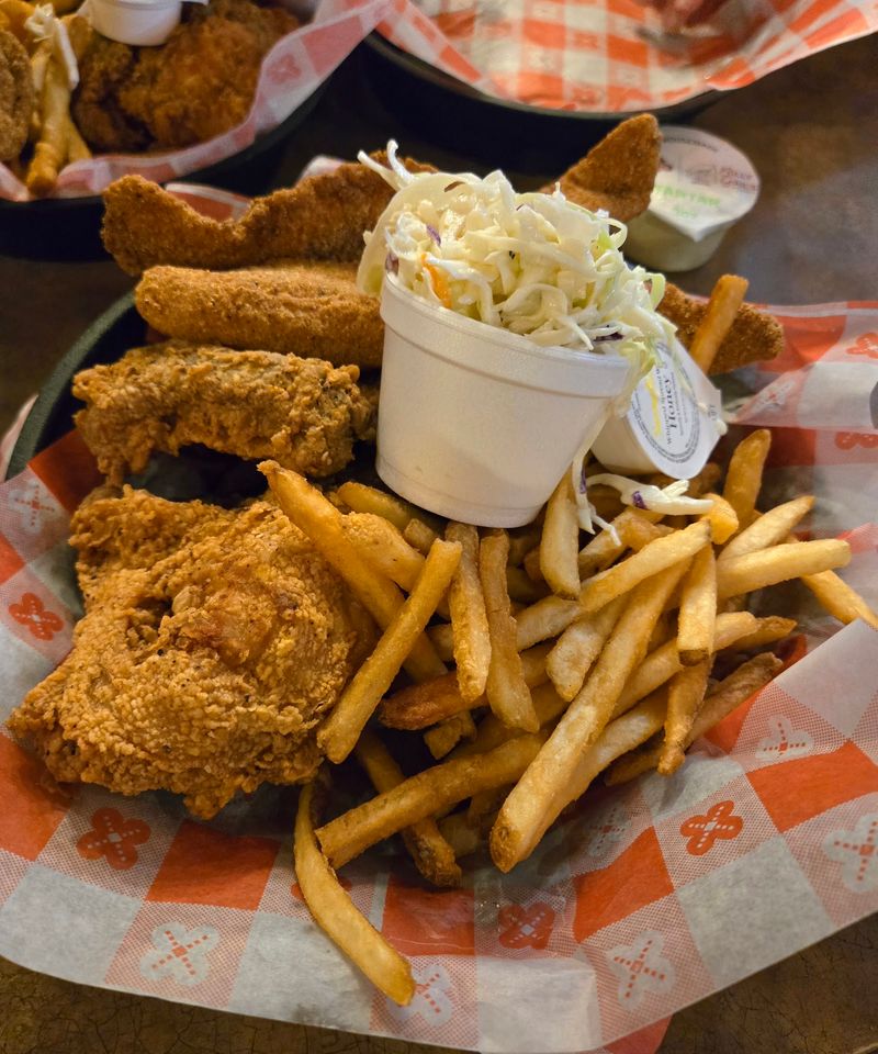 Flat Creek Restaurant, Cape Fair, MO