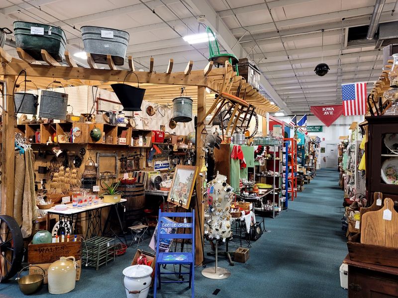 Four Hundred Vendors Under One Roof