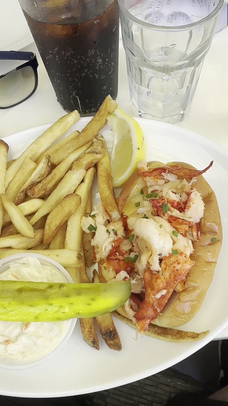 Fresh Seafood That Keeps Regulars Coming Back Fresh Seafood That Keeps Regulars Coming Back