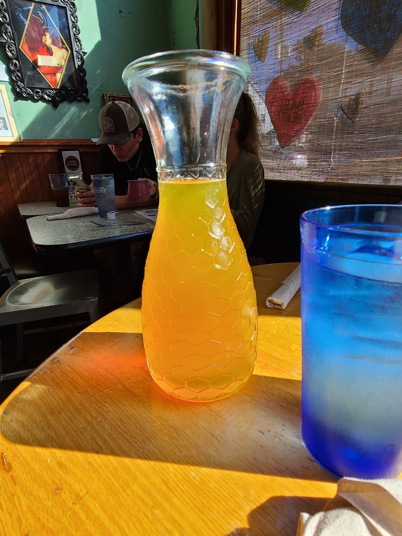 Fresh-Squeezed Juice and a Full Bar of Brunch Drinks
