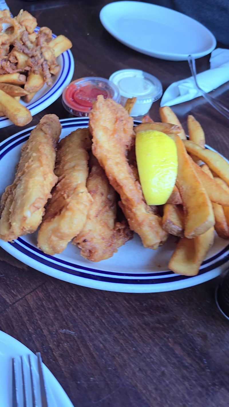 Fried Seafood That Somehow Never Feels Heavy