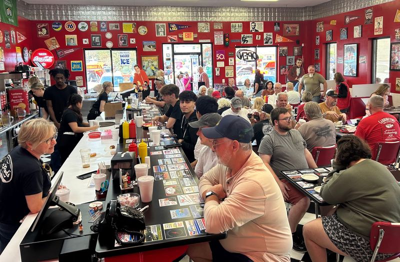 Friendly Servers Who Feel Like Family Friendly Servers Who Feel Like Family