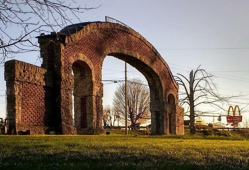Gateway to the Hocking Hills