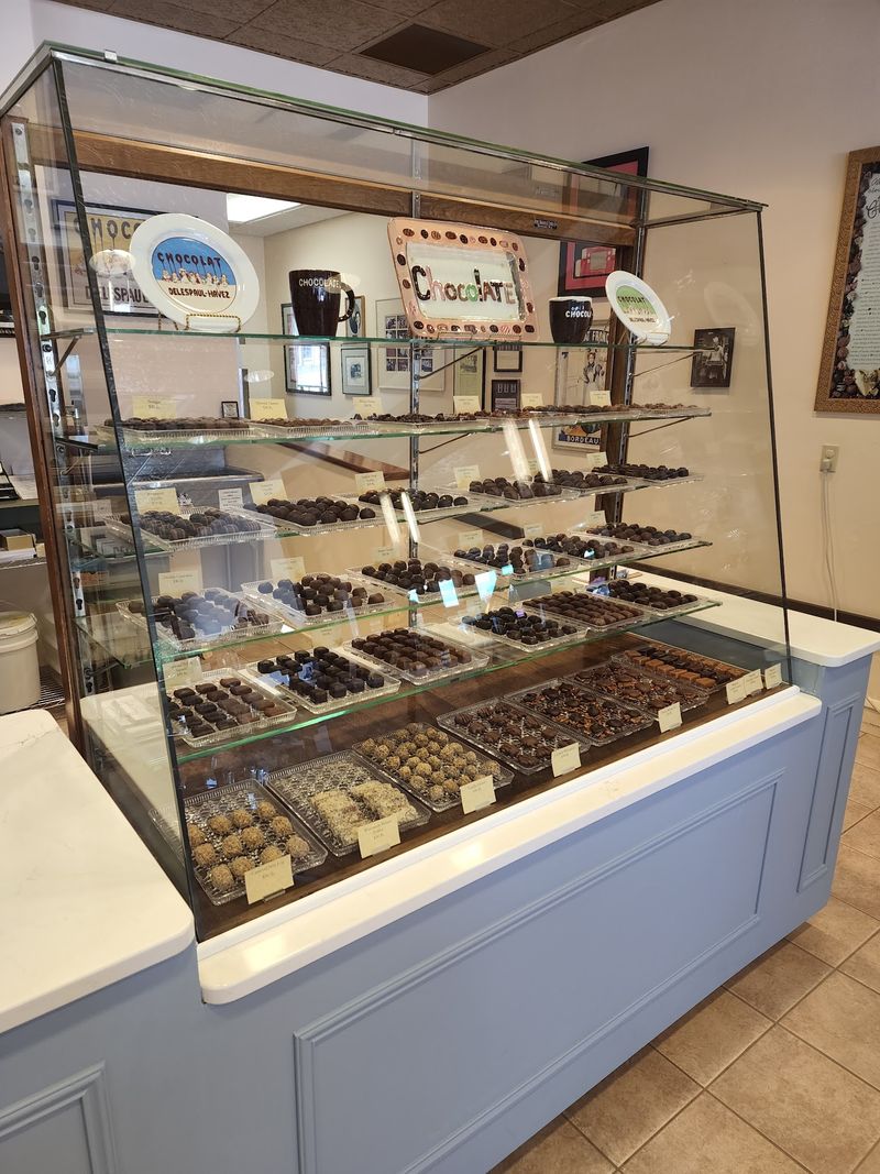 Glass Cases Built for Browsing