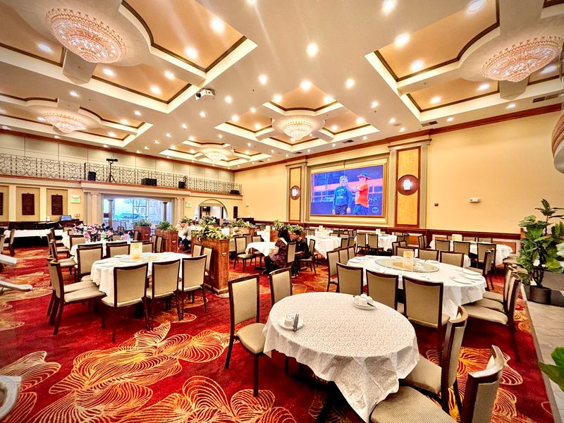 Grand Palace Seafood Restaurant 富源酒家, South San Francisco, CA