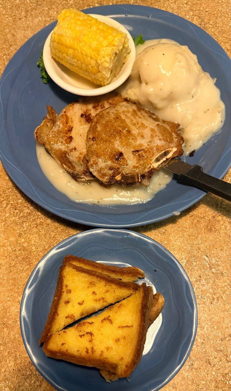 Home-Style Plates And Diner Comforts