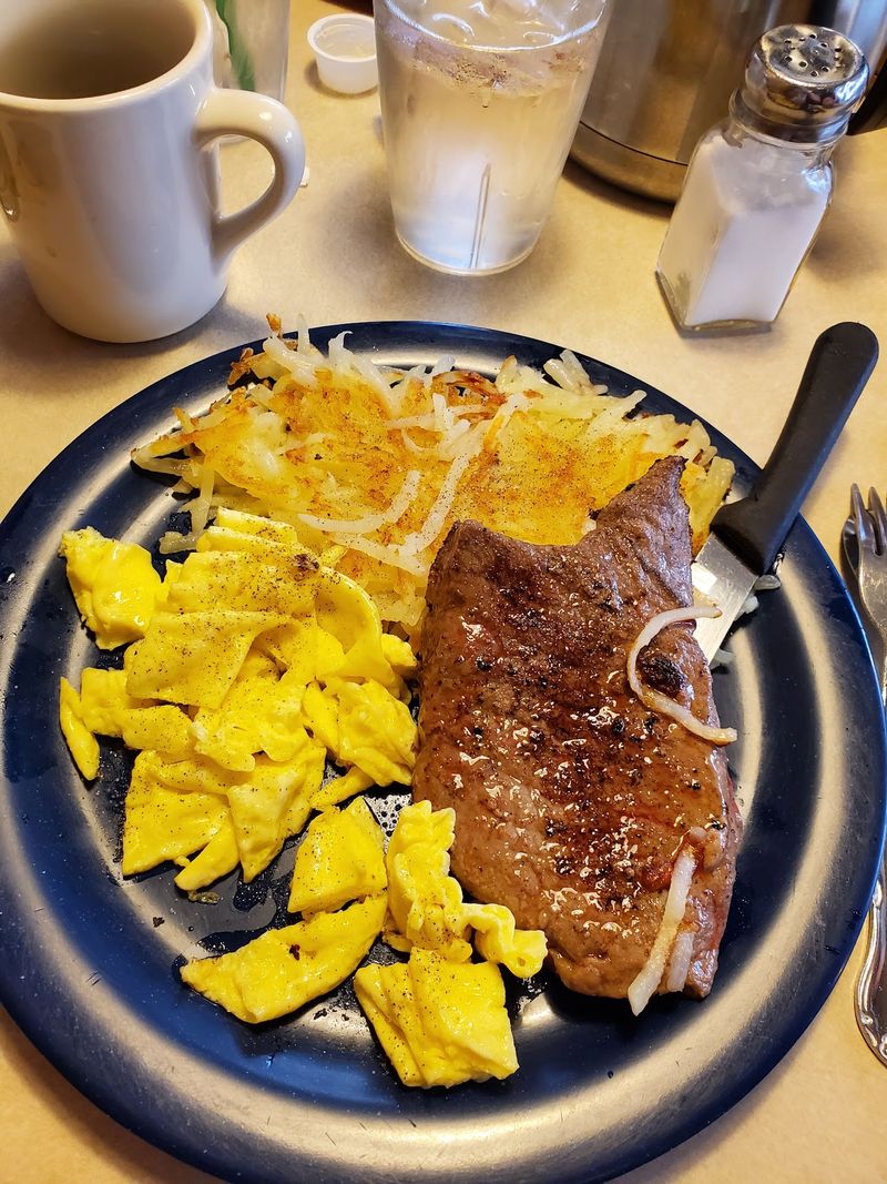 Home-Style Plates Built On Generous Portions Home-Style Plates Built On Generous Portions