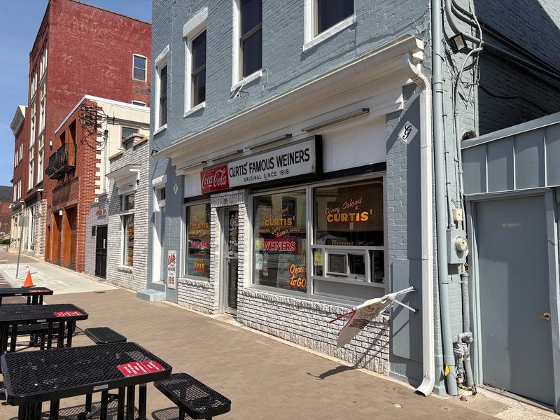 Hours, Outdoor Seating, and Getting There