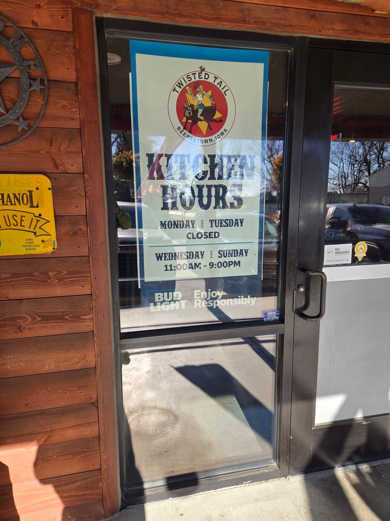 Hours, Prices, and Beating the Wait