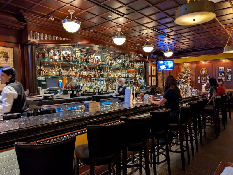 Hours, Reservations, and Valet Tips Hours, Reservations, and Valet Tips