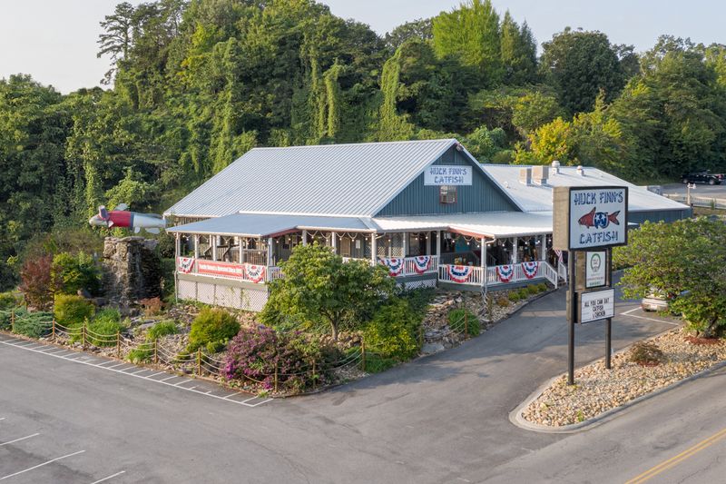 Huck Finn's Catfish, Pigeon Forge, TN Huck Finn's Catfish, Pigeon Forge, TN