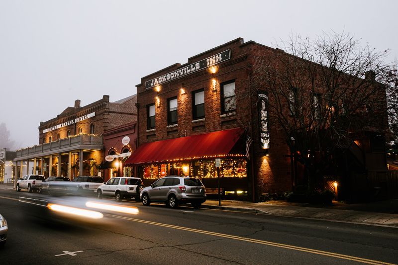 Jacksonville Inn, Jacksonville, OR Jacksonville Inn, Jacksonville, OR