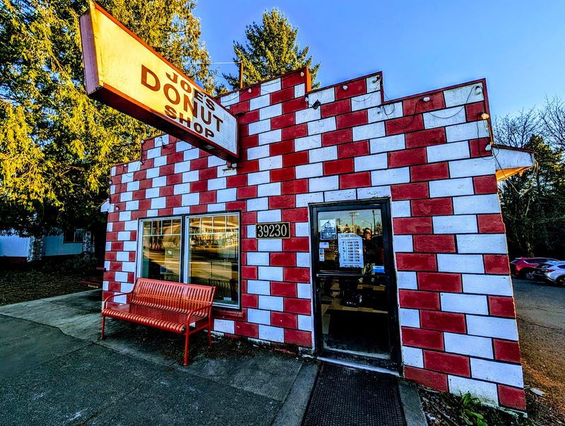 Joe's Donut Shop, Sandy, OR Joe's Donut Shop, Sandy, OR
