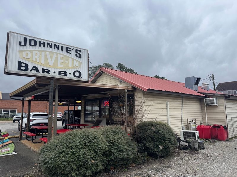 Johnnie's Drive In, Tupelo, MS Johnnie's Drive In, Tupelo, MS