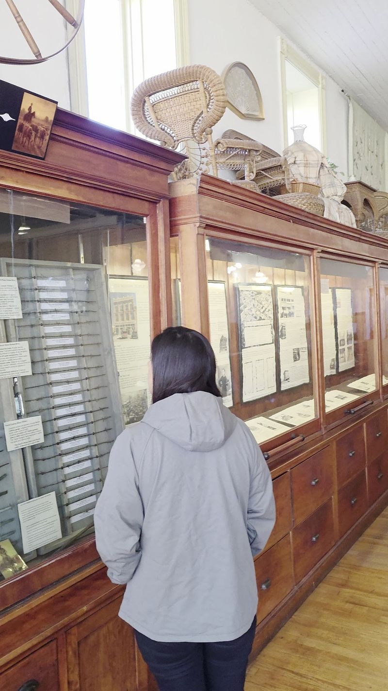 Knowledgeable Docents Who Love to Share Knowledgeable Docents Who Love to Share