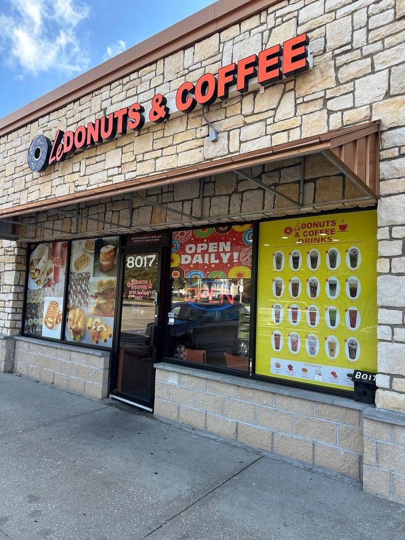 Le Donuts & Coffee, Kansas City, MO Le Donuts & Coffee, Kansas City, MO