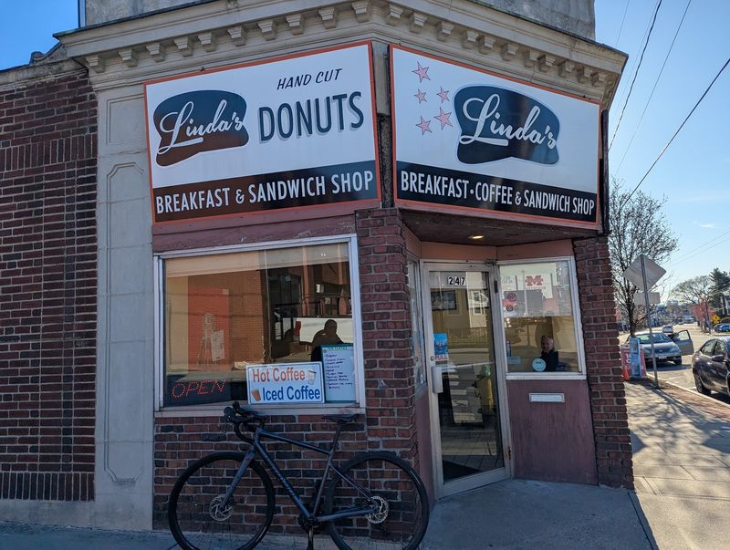 Linda's Donuts, Belmont, MA