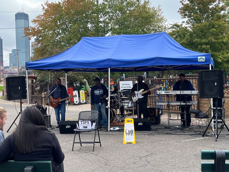 Live Music And A Lively Atmosphere
