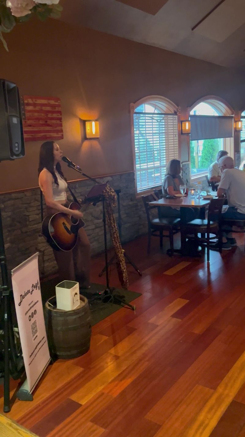 Live Music And An Easy Atmosphere Live Music And An Easy Atmosphere