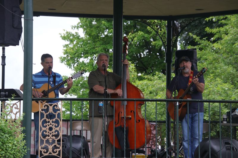 Live Music And Easy Mornings
