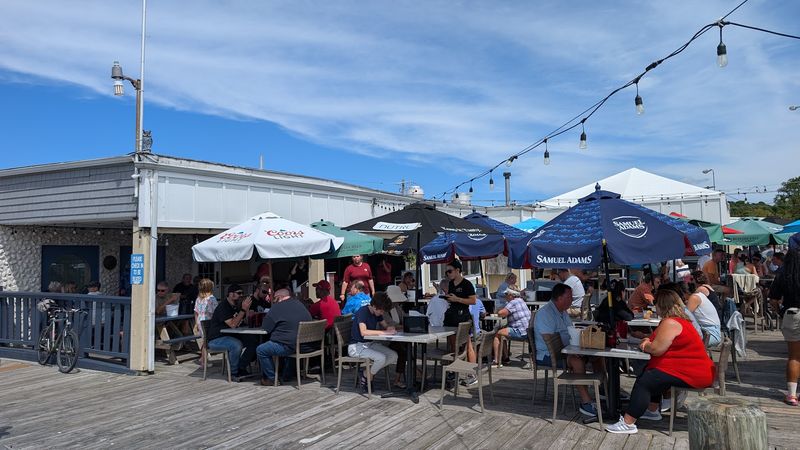 Live Music and a Lively Deck Live Music and a Lively Deck