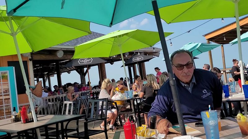 Live Music and an Easygoing Crowd