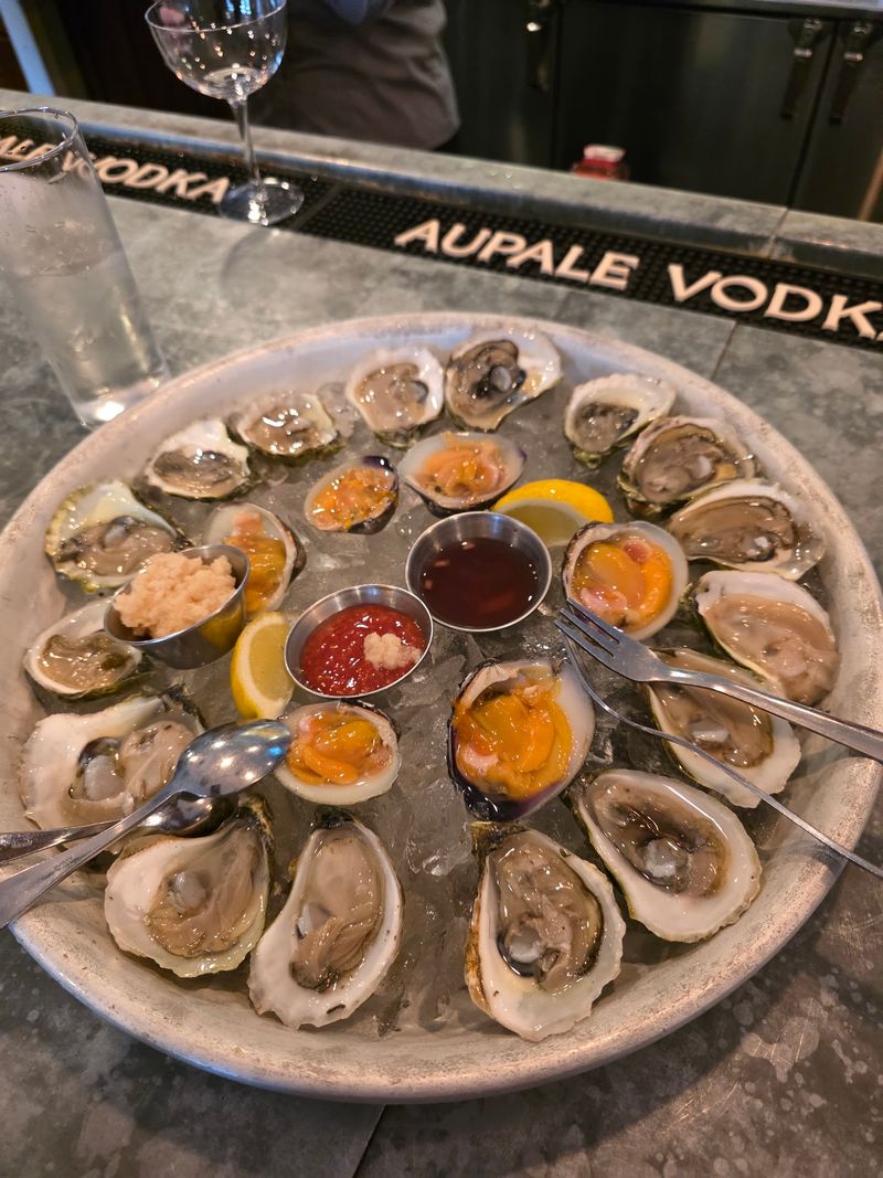 Liv's | Oyster Bar & Restaurant, Old Saybrook, CT