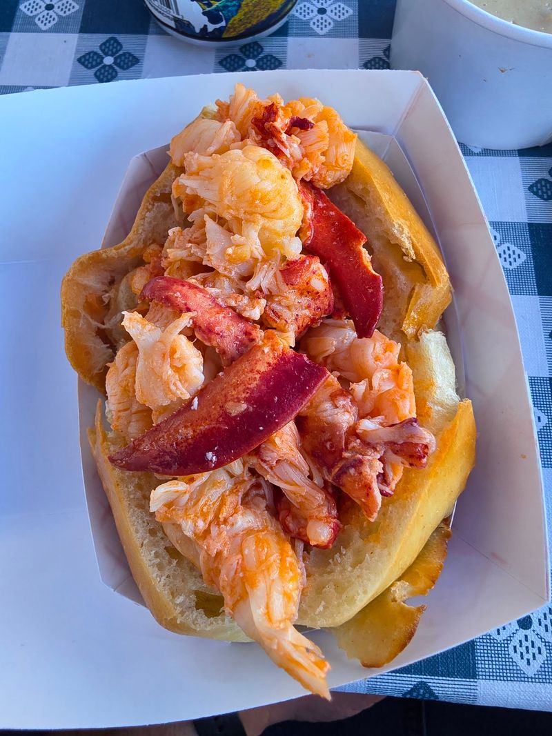 Lobster Rolls That Draw a Crowd Lobster Rolls That Draw a Crowd