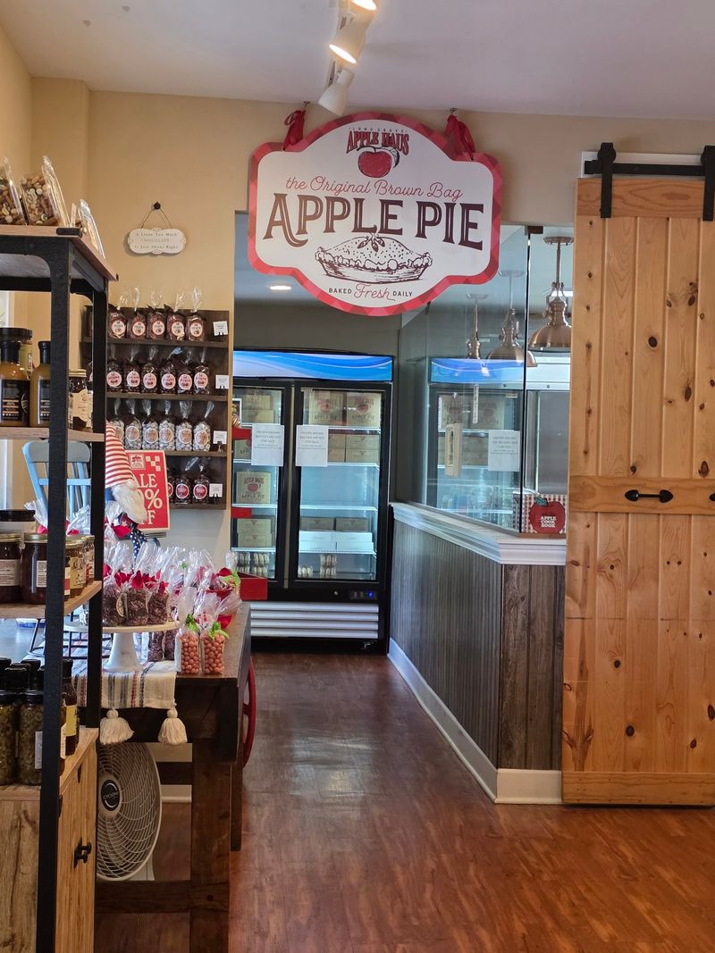 Long Grove Apple Haus, Long Grove, IL