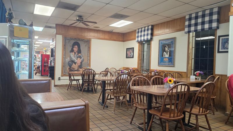 Loretta Lynn's Kitchen, Hurricane Mills, TN Loretta Lynn's Kitchen, Hurricane Mills, TN