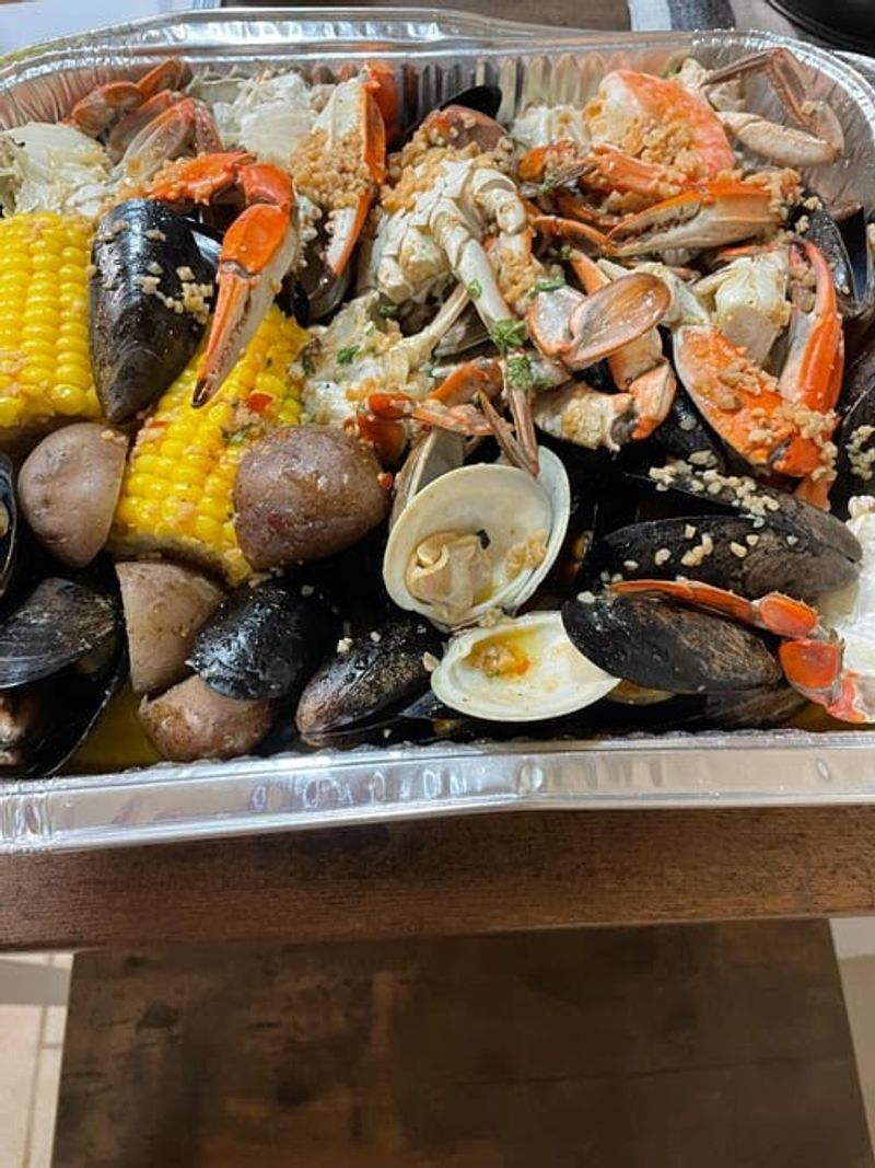 Loupy's Crabs Seafood Take Out Restaurant& Catering, Marlton, NJ