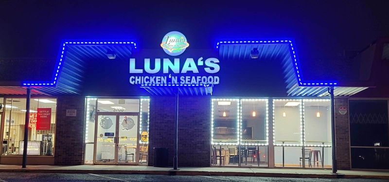 Luna's Chicken N Seafood, Kansas City, KS Luna's Chicken N Seafood, Kansas City, KS