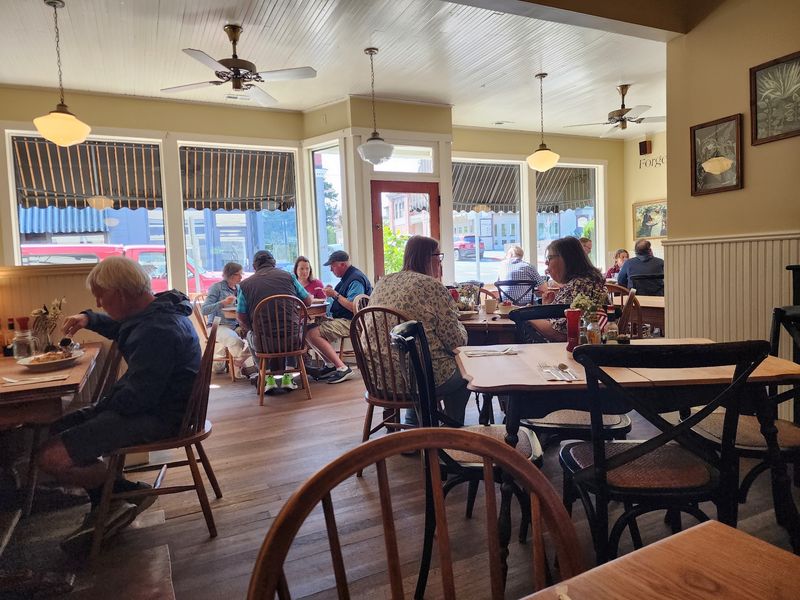 Lunch, Sandwiches, and Cozy Comfort Plates Lunch, Sandwiches, and Cozy Comfort Plates