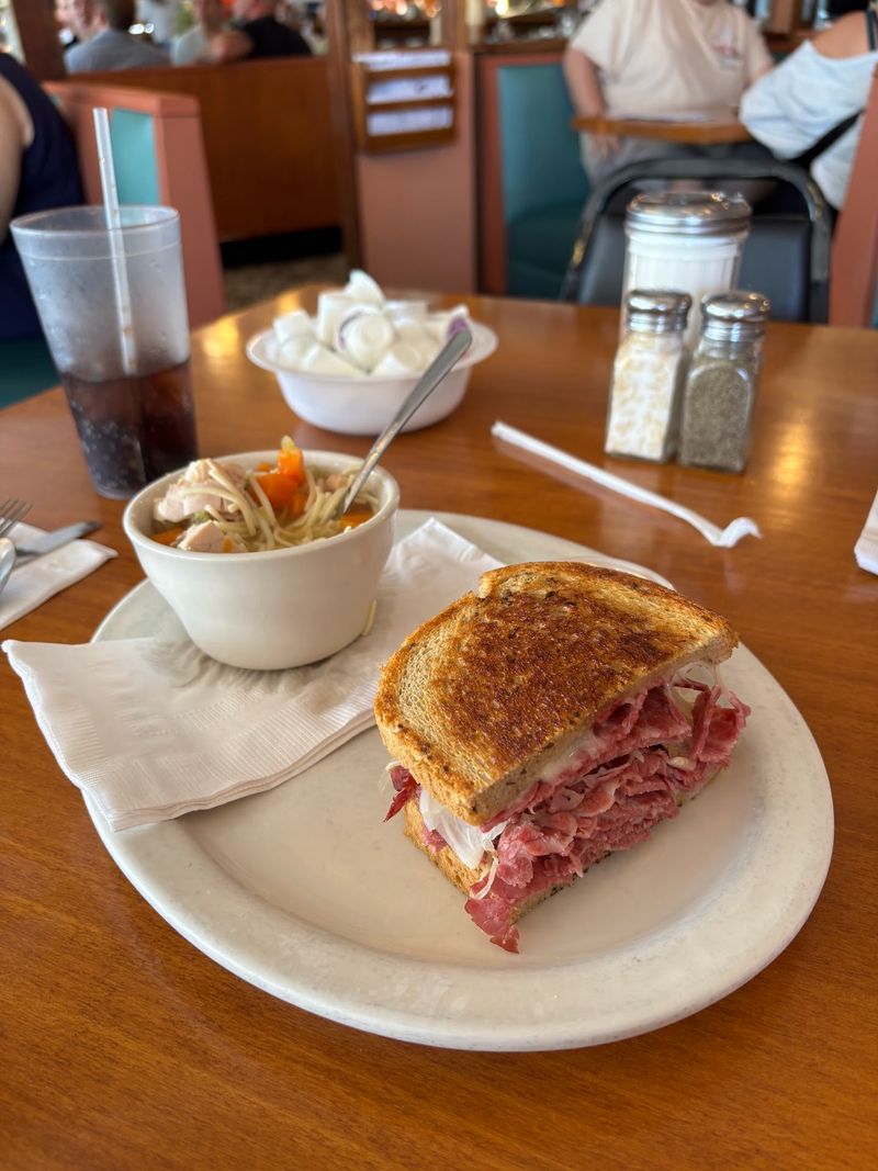 Lunch With Old-Fashioned Charm