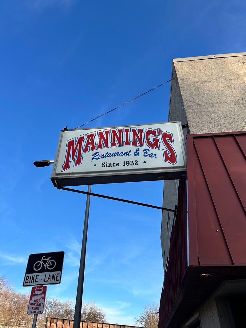 Manning's Cafe and Bar, St. Paul, Minnesota