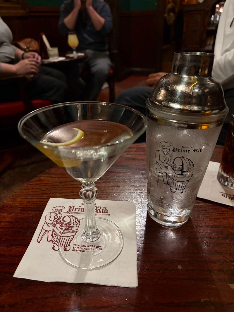 Martinis and the Classic Bar Scene Martinis and the Classic Bar Scene