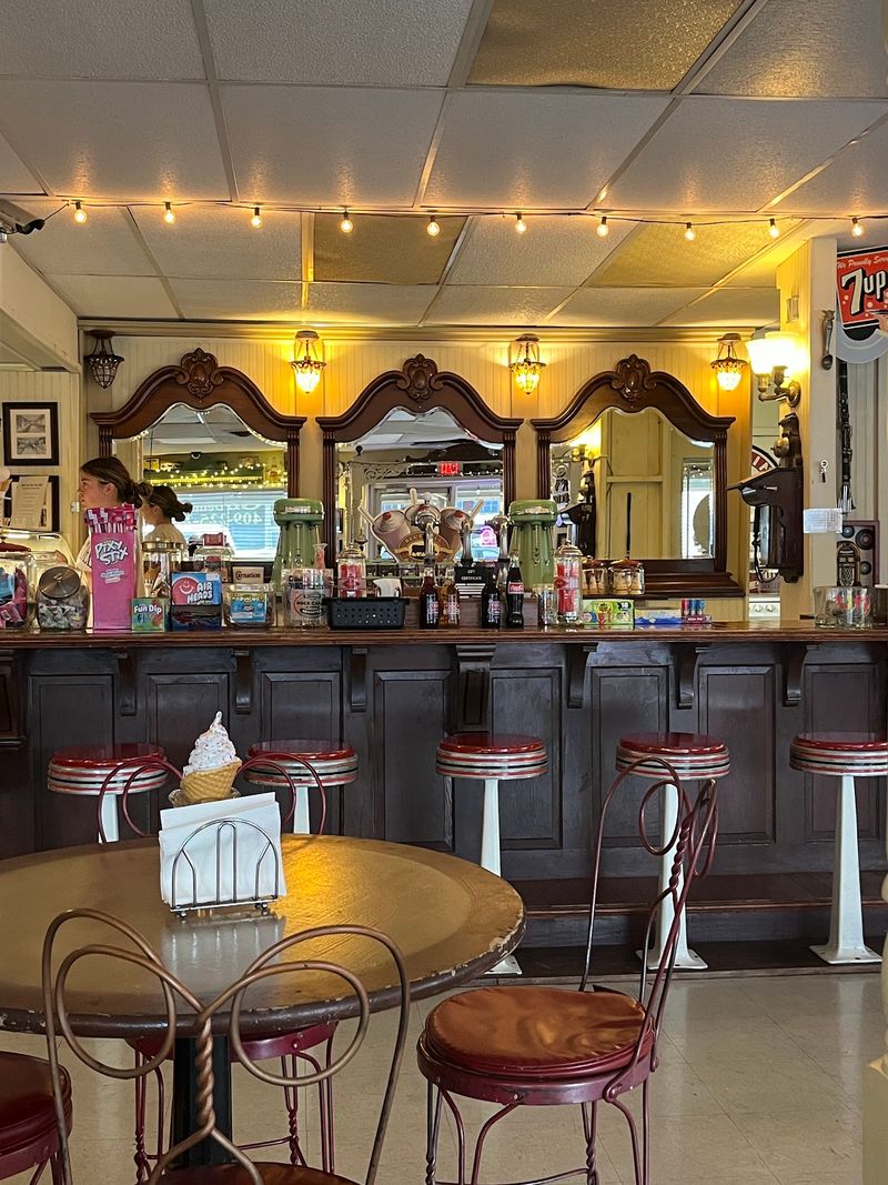 Mike's Old Fashioned Soda Fountain, Port Neches, TX