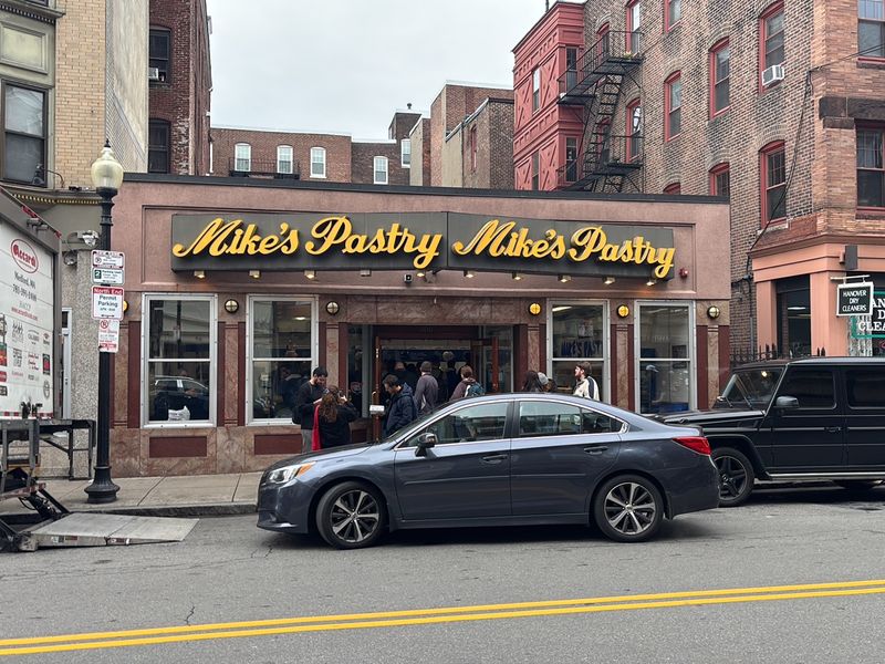 Mike's Pastry, Boston Mike's Pastry, Boston
