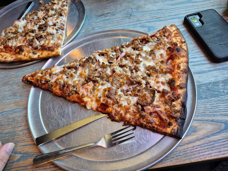 Momo's Pizza - Tennessee Street, Tallahassee, FL