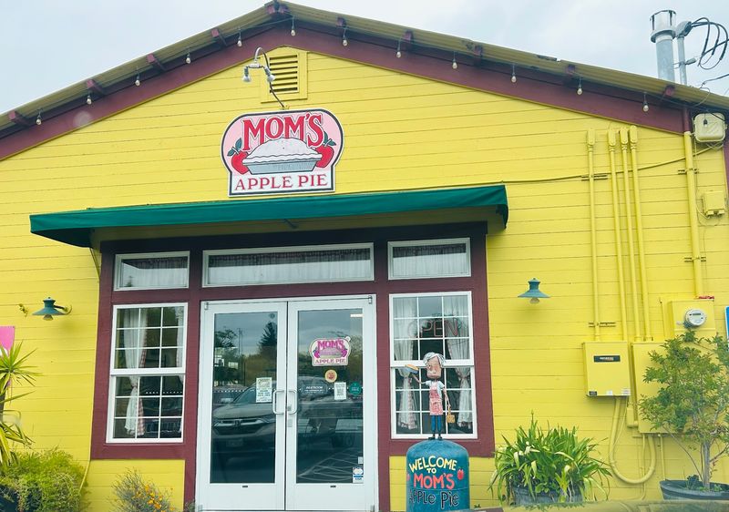 Mom's Apple Pie Company, Kingsburg, CA
