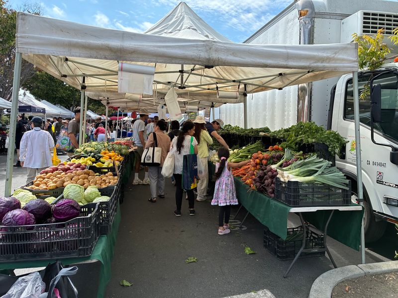 Mountain View Farmers' Market, Mountain View, CA Mountain View Farmers' Market, Mountain View, CA