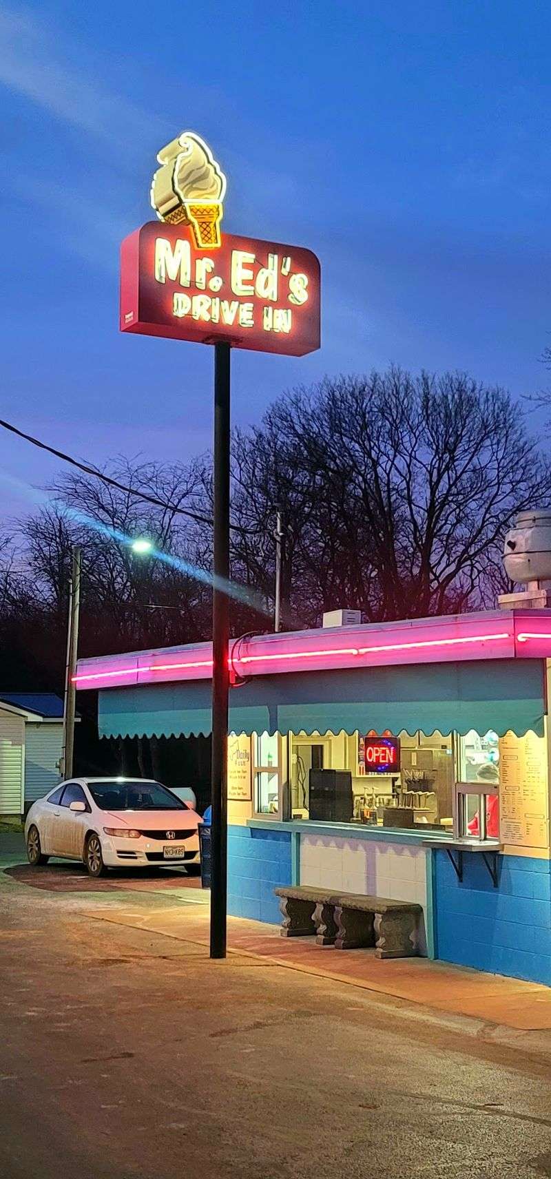 Mr. Ed's Drive In, Urbana, MO