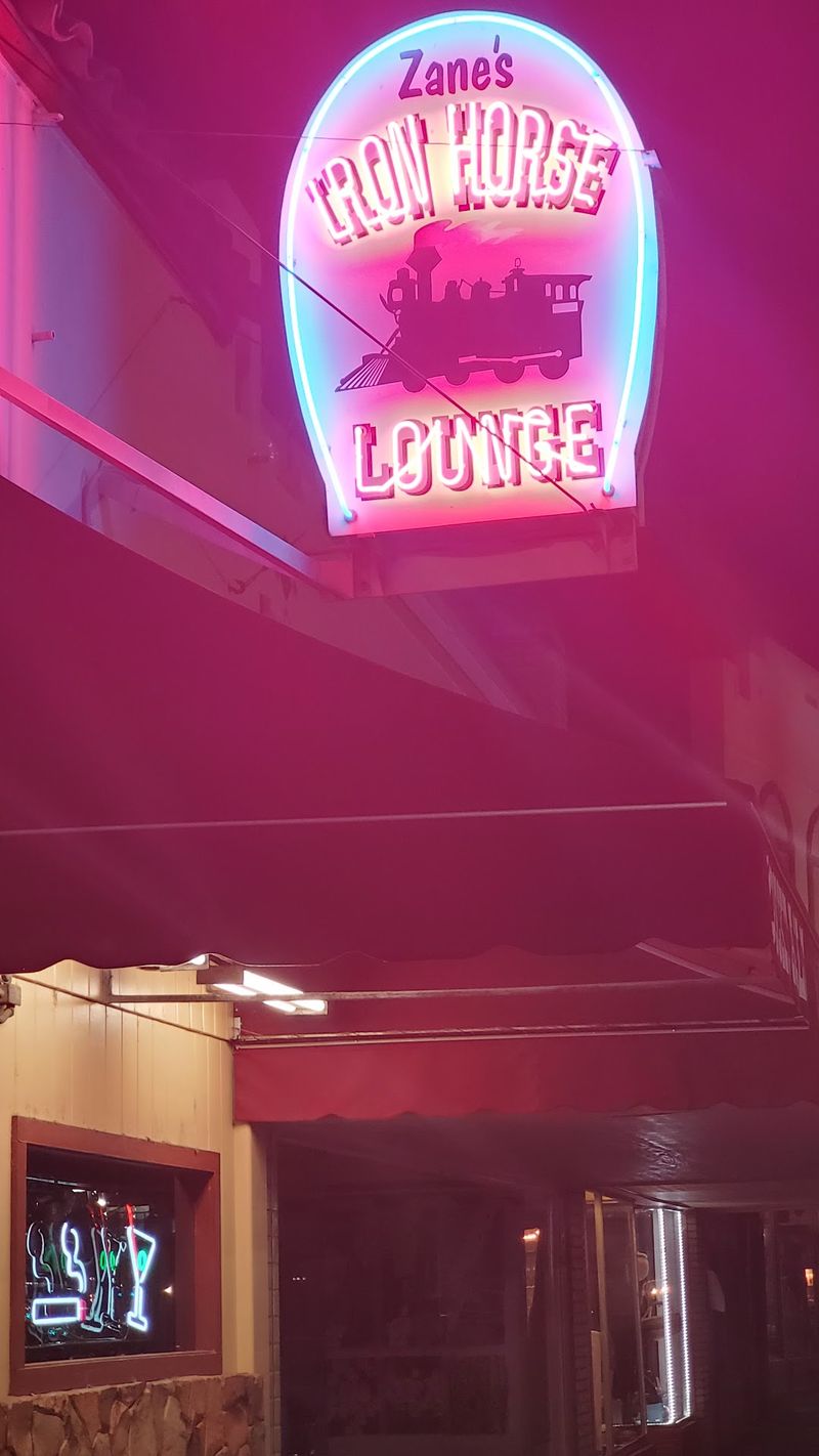 Neon Signs That Reel You In