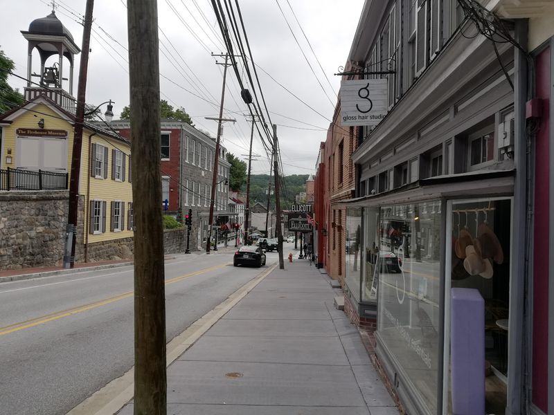 Old-Town Mood With Suburban Neighbors