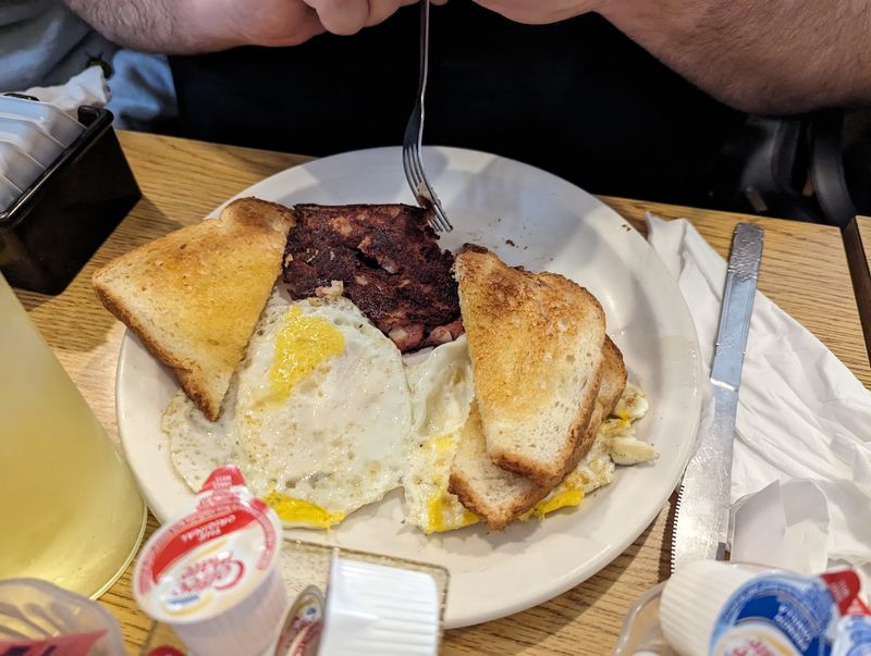 Omelettes And Bread That Keep Folks Coming Back Omelettes And Bread That Keep Folks Coming Back