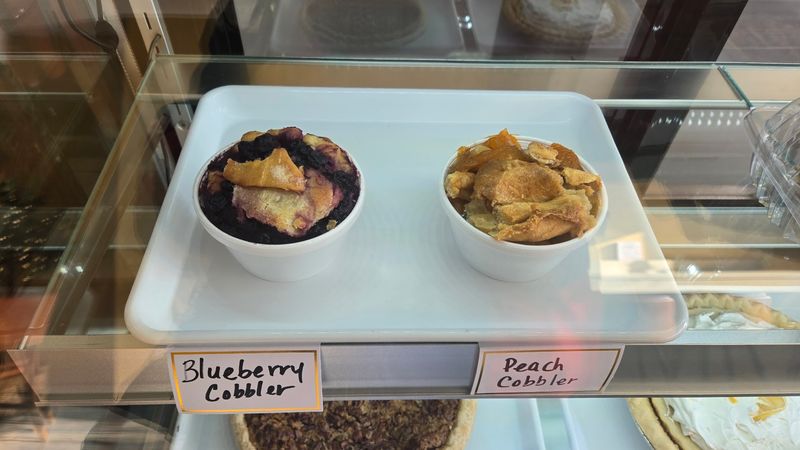 Peach Cobbler With a Devoted Following