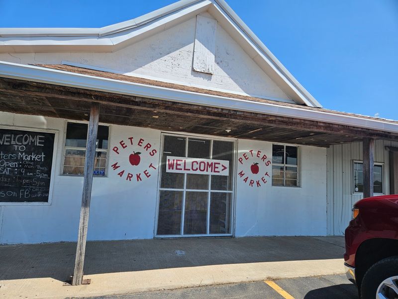 Peters Orchards Retail Market, Waverly, MO