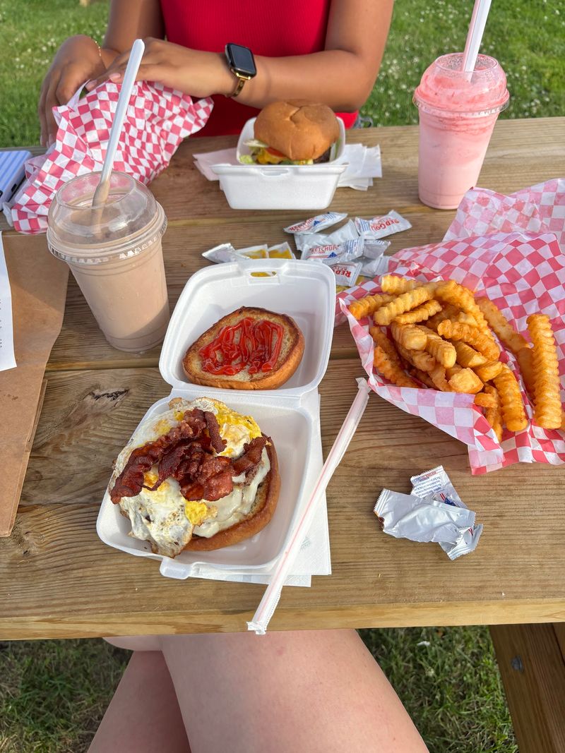 Picnic Tables and a Small Dine-In Nook